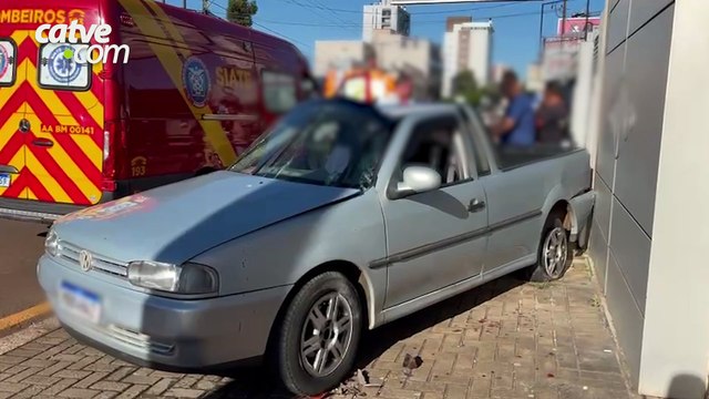 Forte batida entre Micro-ônibus e Saveiro deixa vítima em estado grave em Cascavel