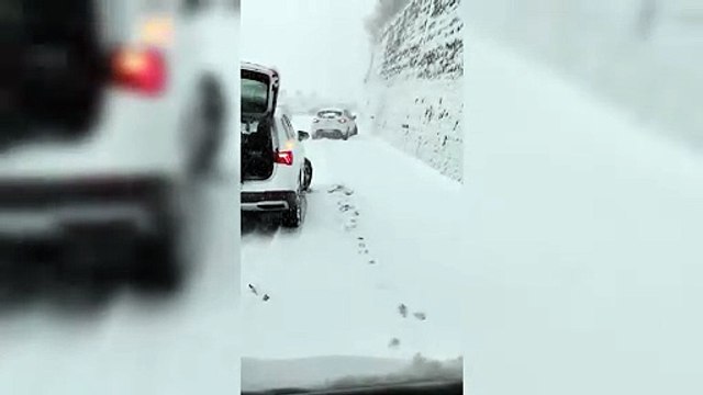 Neve in Toscana, A1 paralizzata tra Firenze e Rioveggio