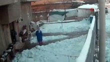 Evden çıkan soluğu yerde aldı! Buzlu zemin kazaya davetiye çıkardı
