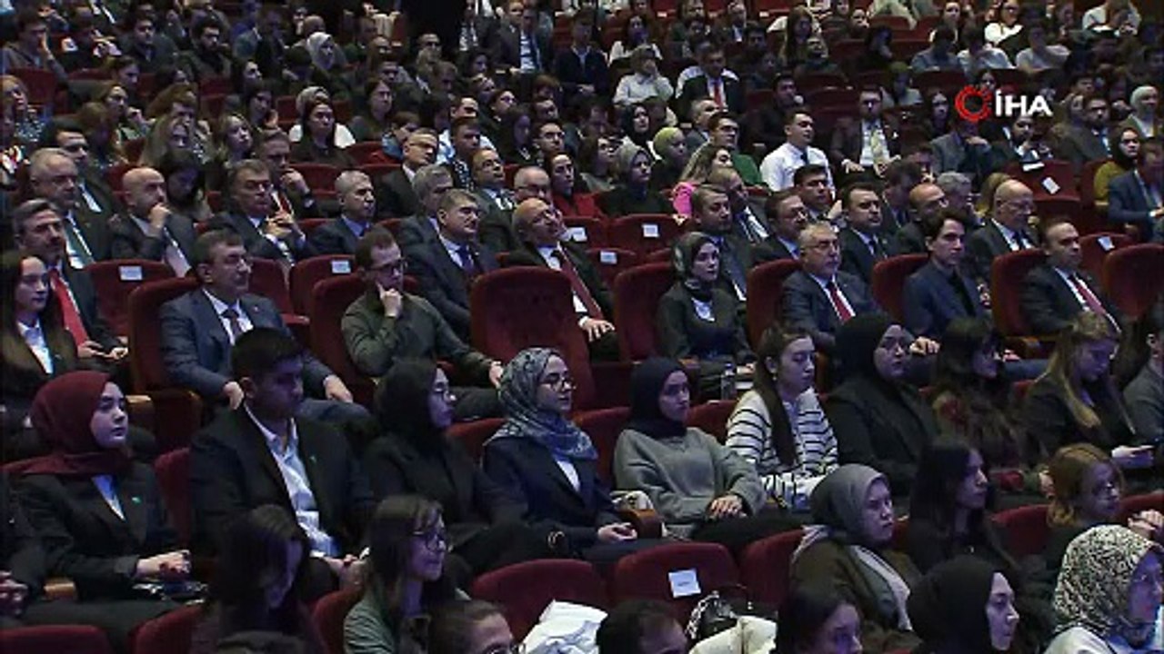 Cumhurbaşkanı Erdoğan: "Üretim kapasitesinin kaynaklarından biri ifade ettiğim gibi eğitim altyapısıdır. Bu eğitim sistemimiz maalesef 28 Şubat döneminin adaletsizliği sebebiyle çok ağır"