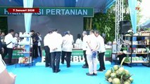 Presiden Prabowo Cicipi Produk UMKM hingga Tinjau Panen Raya Swasembada Pangan di Karawang
