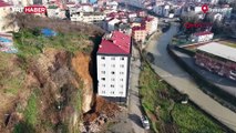 Trabzon'da toprak kaymasından etkilenen binada hasar tespit çalışmaları sürüyor