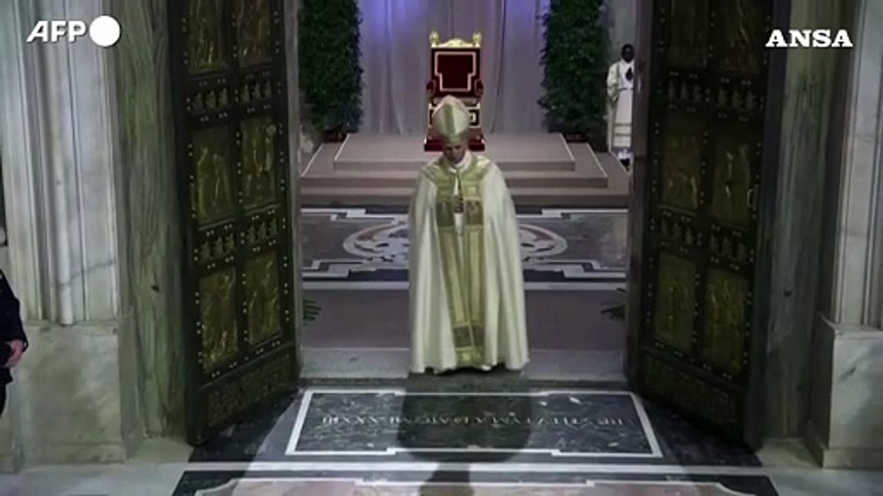 S. Pietro, papa Leone chiude la porta santa: termina il Giubileo