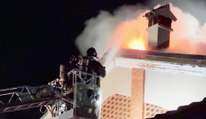 Parma, in fiamme il tetto di un'abitazione (06.01.26)