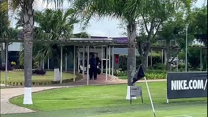 Marcelo Paz e Osmar Stabile conversam no CT do Corinthians.