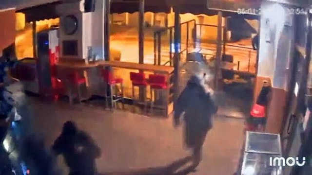 Bolzano, spaccata con furto al bar: i ladri in azione nella notte