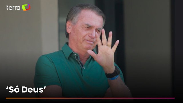 Bolsonaro sofre queda após crise e bate a cabeça durante a noite, diz Michelle: 'Não está bem'