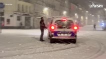 Bataille de boules de neige avec la police à la Rochelle