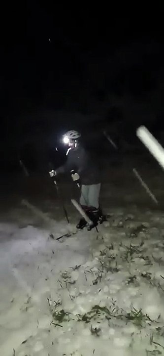 Elvina, Mael et leur papa Samuel ont chausssé les skis, en Sarthe, lundi 5 janvier 2026 !