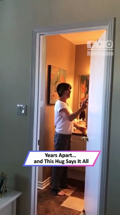 Mom Breaks Down in Tears When Her Daughter Comes Home After Years|| Heartsome 💖