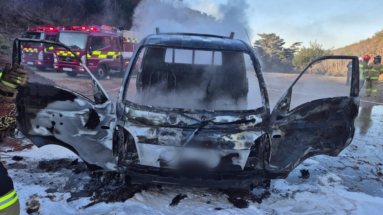 충남 보령에서 1톤 화물차 화재...인명 피해 없어 / YTN