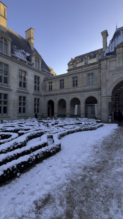 Le jardin du musée Carnavalet sous la neige, pure poésie parisienne ❄️