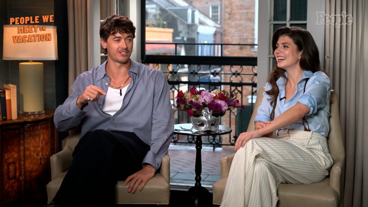 Emily Bader and Tom Blyth Reveal Vacation Travel Pet Peeves, Including an Airport Habit That Should Be 'Criminal'