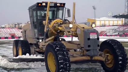 Van Atatürk Stadyumu’ndaki kar temizliği tartışma yarattı