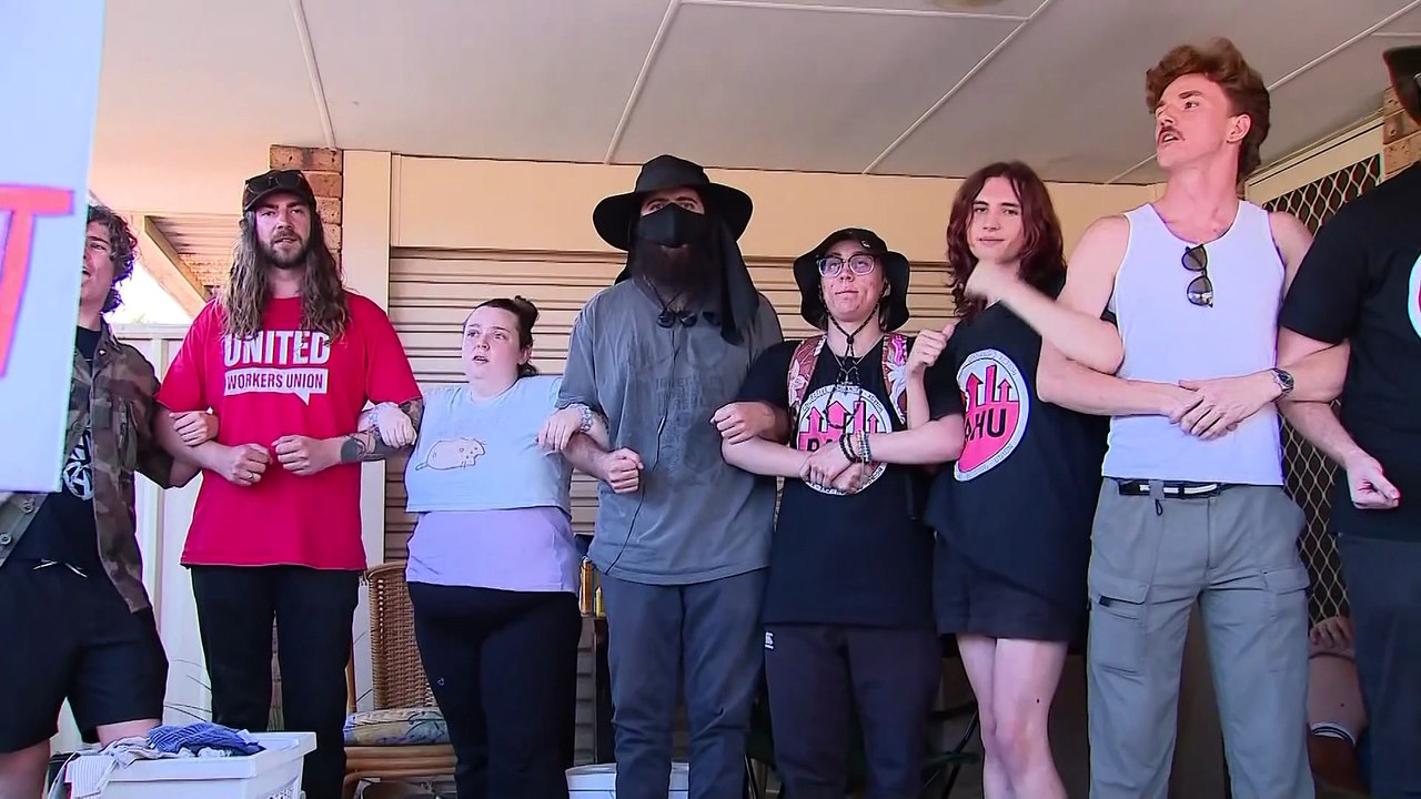 Mother says community housing provider did not offer support, now faces homelessness