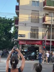 Choque en Parque Avellaneda: un auto terminó incrustado en una pizzería