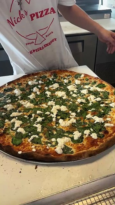 Spinach and ricotta pizza 😍