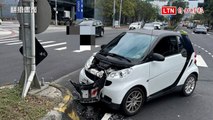 內湖「聰明車」左轉撞賓士 打滑失控衝撞分隔島