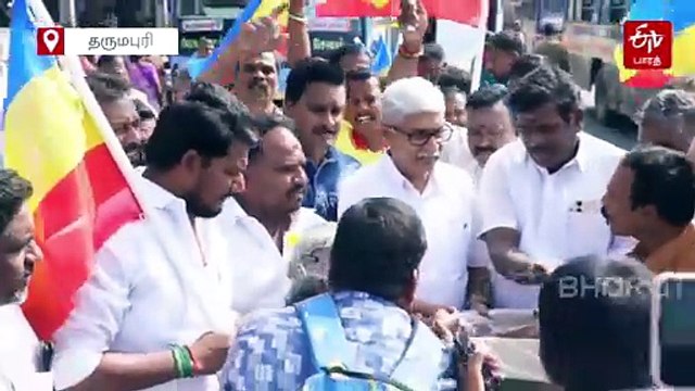 அதிமுக - பாமக கூட்டணி; தருமபுரியில் பட்டாசு வெடித்து தொண்டர்கள் கொண்டாட்டம்