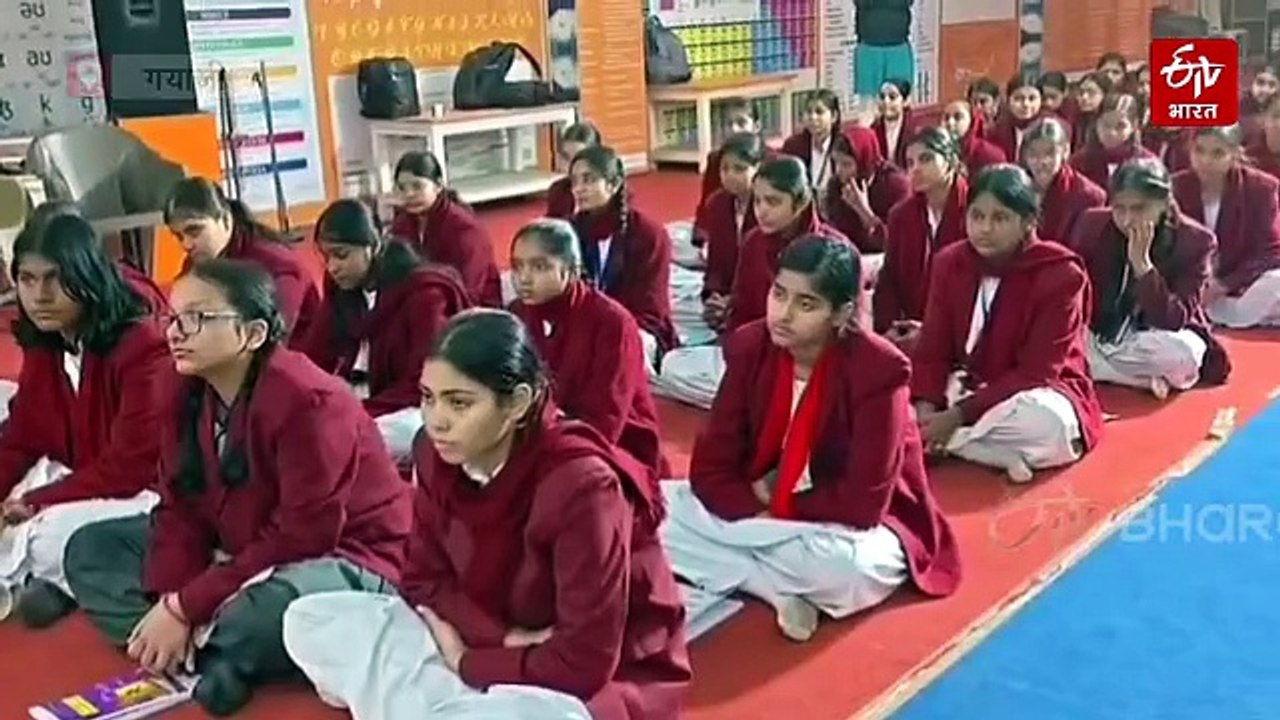मिलिये सुरमयी संगीत शिक्षिका शालिनी से.. अक्षर ज्ञान के साथ-साथ गाकर पढ़ाती हैं श्रीमद्भगवद्गीता का श्लोक