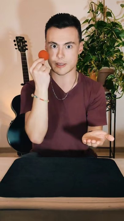 Tour de magie avec une balle en mousse !