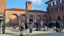 I funerali di Achille Barosi: l'ingresso nella chiesa di Sant'Ambrogio