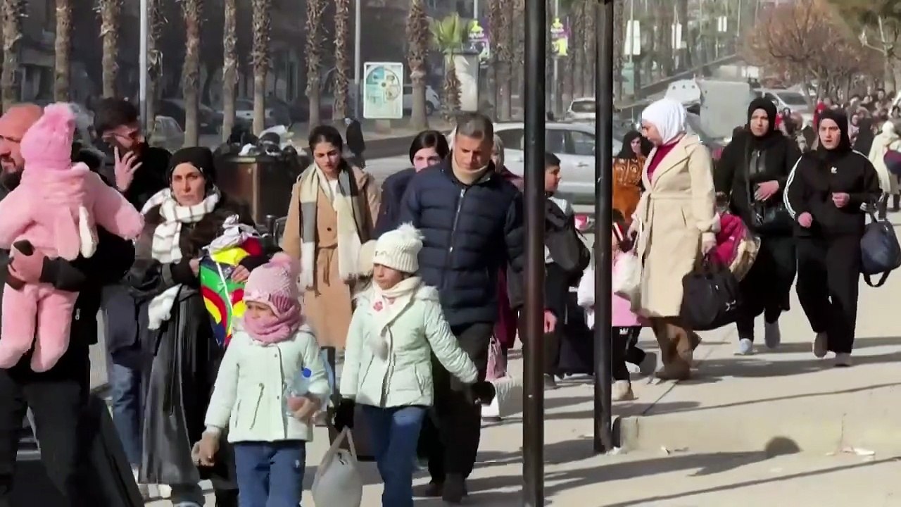 Civiles huyen de Alepo mientras el ejército sirio sella zonas de mayoría kurda