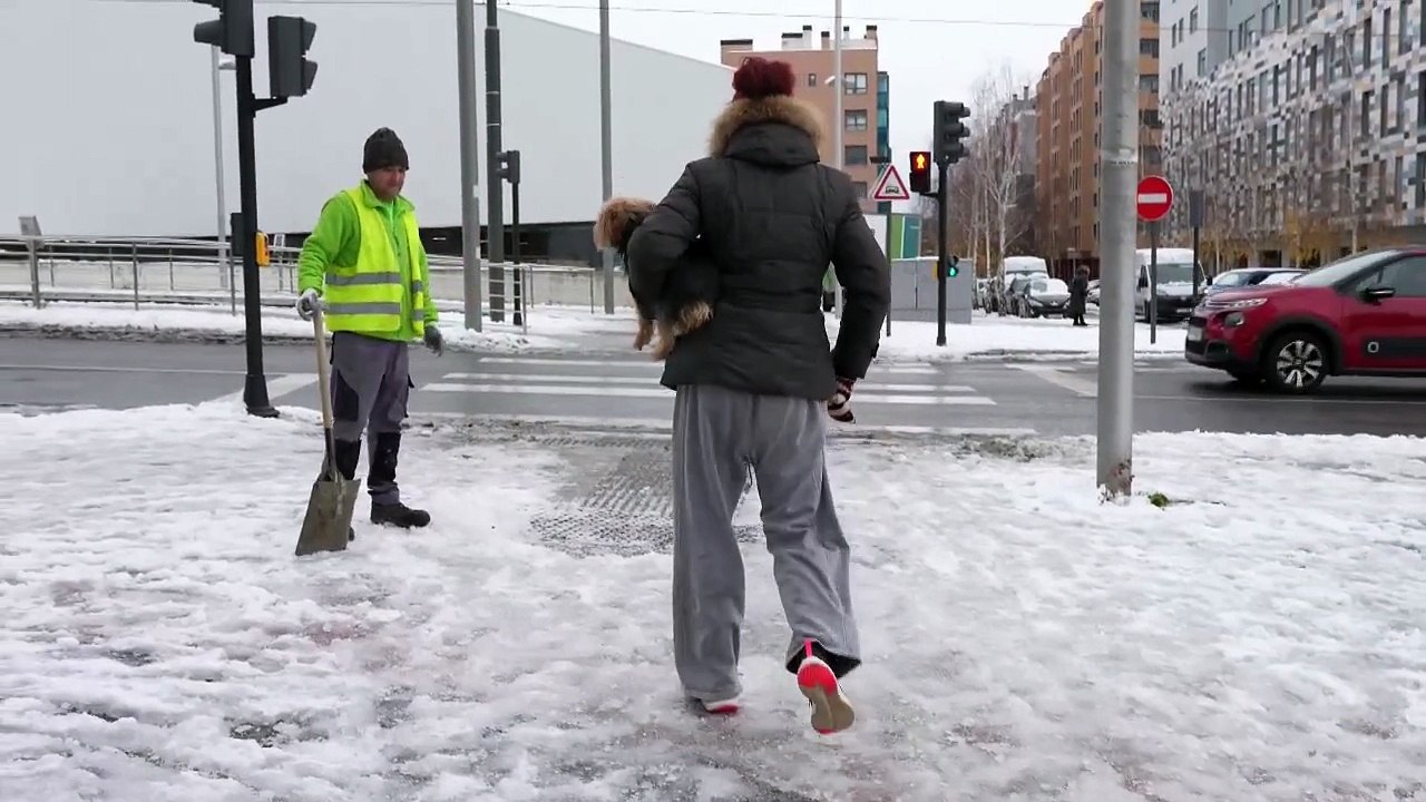 Nieve convertida en hielo en Vitoria