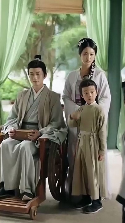 Transmigrated as a Stunning Peasant Woman- Hoarding Grain and Amazes the City with Her Child