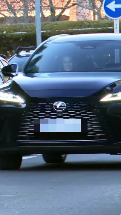 Los Reyes cumplen la tradición familiar junto a sus hijas, la princesa Leonor y la infanta Sofía, celebrando el día de Reyes en casa de Jesús Ortiz.