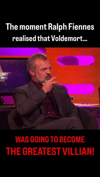 All it took was just one look from Voldemort 😂 #ralphfiennes #voldemort #danielradcliff #emmawatson