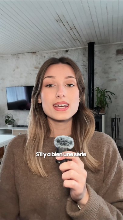 Les déguisements du bal masqué de Violet en disent beaucoup sur la saison 4 ! 🎩💐