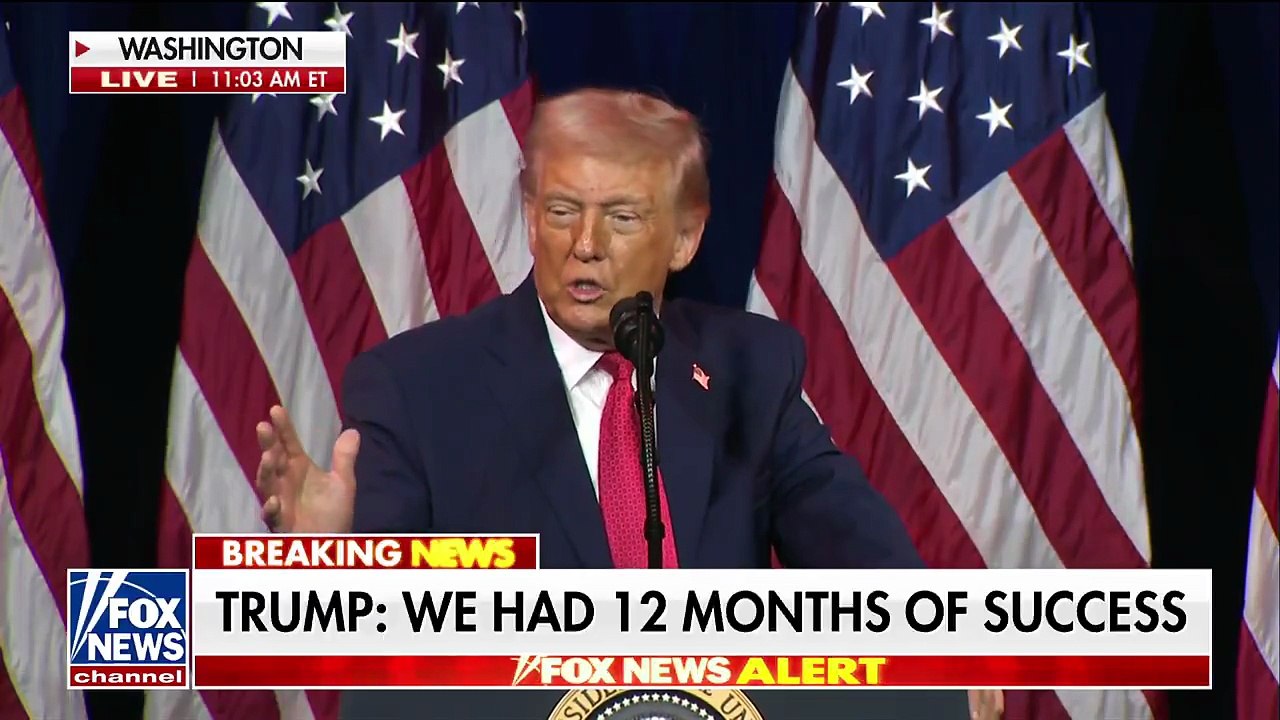 Donald Trump se moque une nouvelle fois d'Emmanuel Macron lors d'un discours, en imitant le Président Français en train de sangloter pour défendre le prix des médicaments