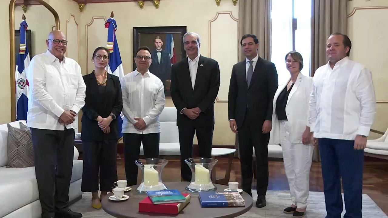 Presidente Abinader recibe a Michel Camilo y autoridades del Berklee College of Music