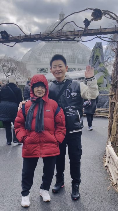 Nelson Wang visited the Holiday Train Show at the New York Botanical Garden. This video was shot on January 7, 2026, at 2900 Southern Blvd., Bronx, NY 10458.