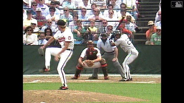 Sammy Sosa (CWS) hits a pair of home runs for the White Sox against the Orioles on Opening Day (4/8/91)