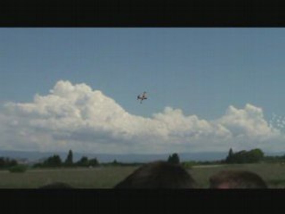 Le Tracker et le canadair au meeting d'Orange le 19 mai 2008