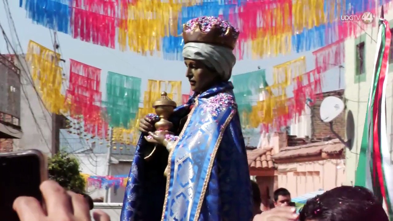Miles de fieles participan en la festividad de los Santos Reyes en Cajititlán