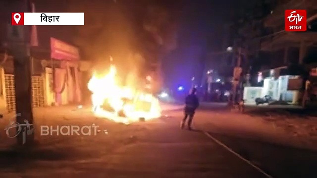 पटना में बेकाबू थार ने कई लोगों को कुचला, गुस्साई भीड़ ने कार को फूंका