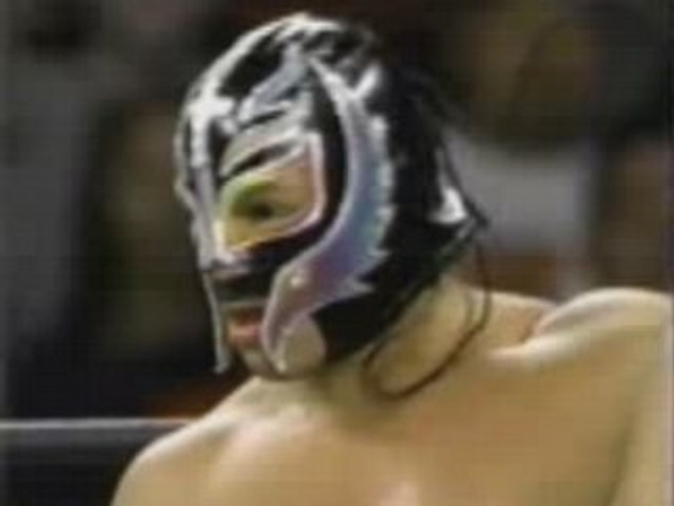 Rey misterio fait enleve le mask