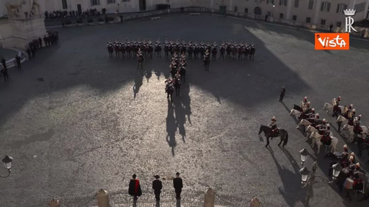 Festa del Tricolore, cambio della Guardia solenne del Reggimento Corazzieri in Piazza del Quirinale