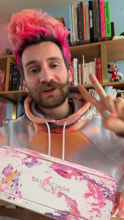 Tu penses que je peux collaborer avec Balenciaga avec ce custom !