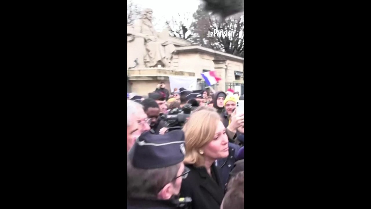 Colère des agriculteurs : Yaël Braun-Pivet huée devant l'Assemblée