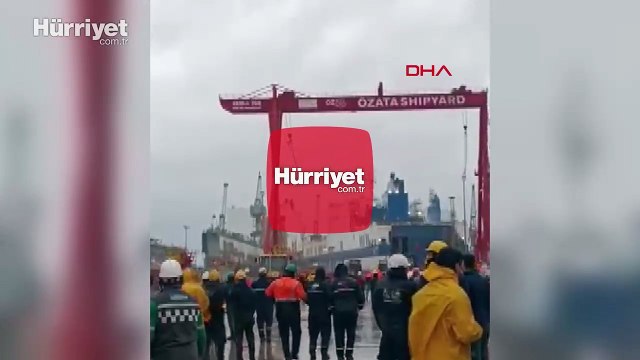 Yalova'da fırtına; çatılar uçtu, tersanede vinç devrildi