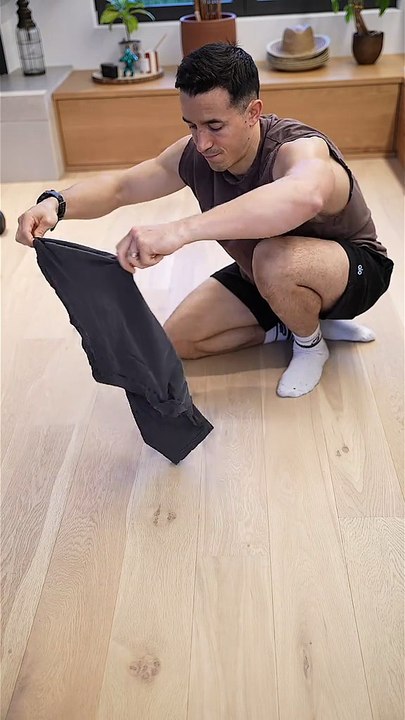 Fold a Shirt in under 2 seconds !! 👕😱
