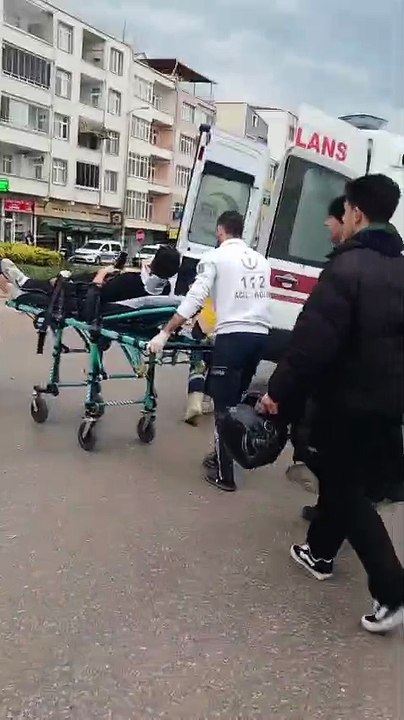Otomobil ile motosiklet çarpıştı: İki yaralı
