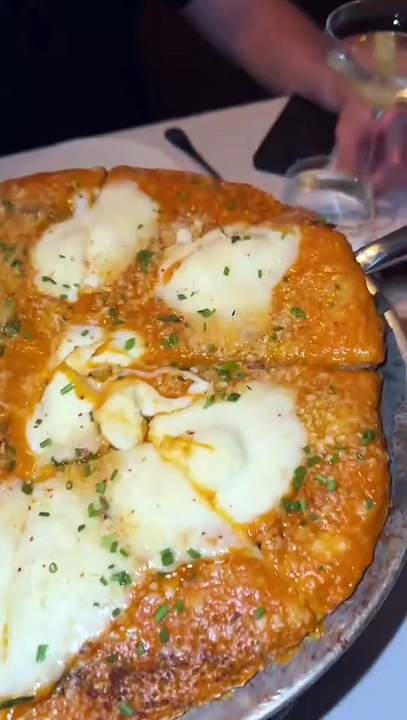 ALLA VODKA CHICKEN PARM PIZZA FOR TWO from Quality Italian in NYC! 🔥🤤 #DEVOURPOWER