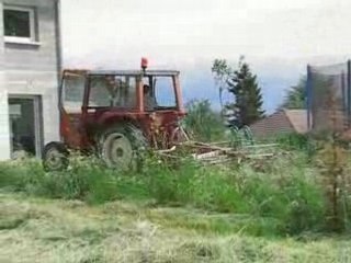 tracteur renault 351M  et pirouette