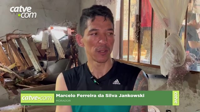 Moradores vivem susto após carro invadir casa no bairro Cancelli, em Cascavel