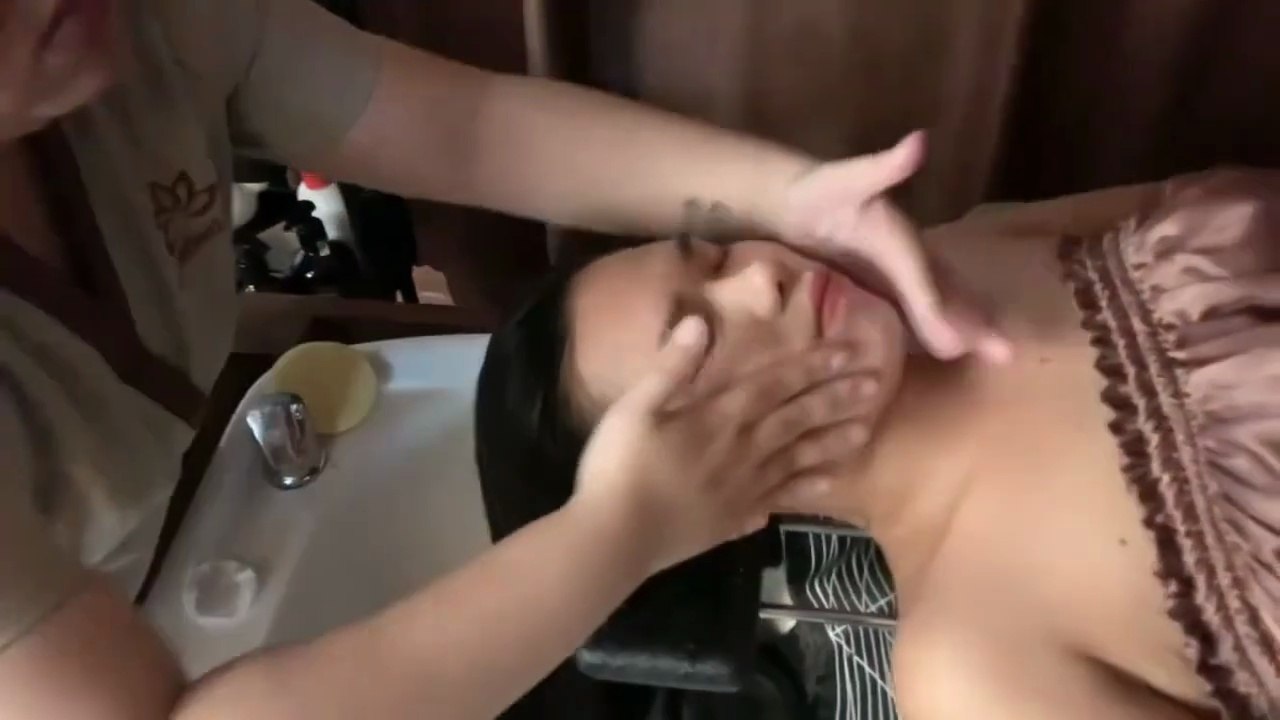 Relaxing Vietnamese Massage💆♂️💆♀️Ho Sa Spa🧖🧖♀️ Great head and neck massage.